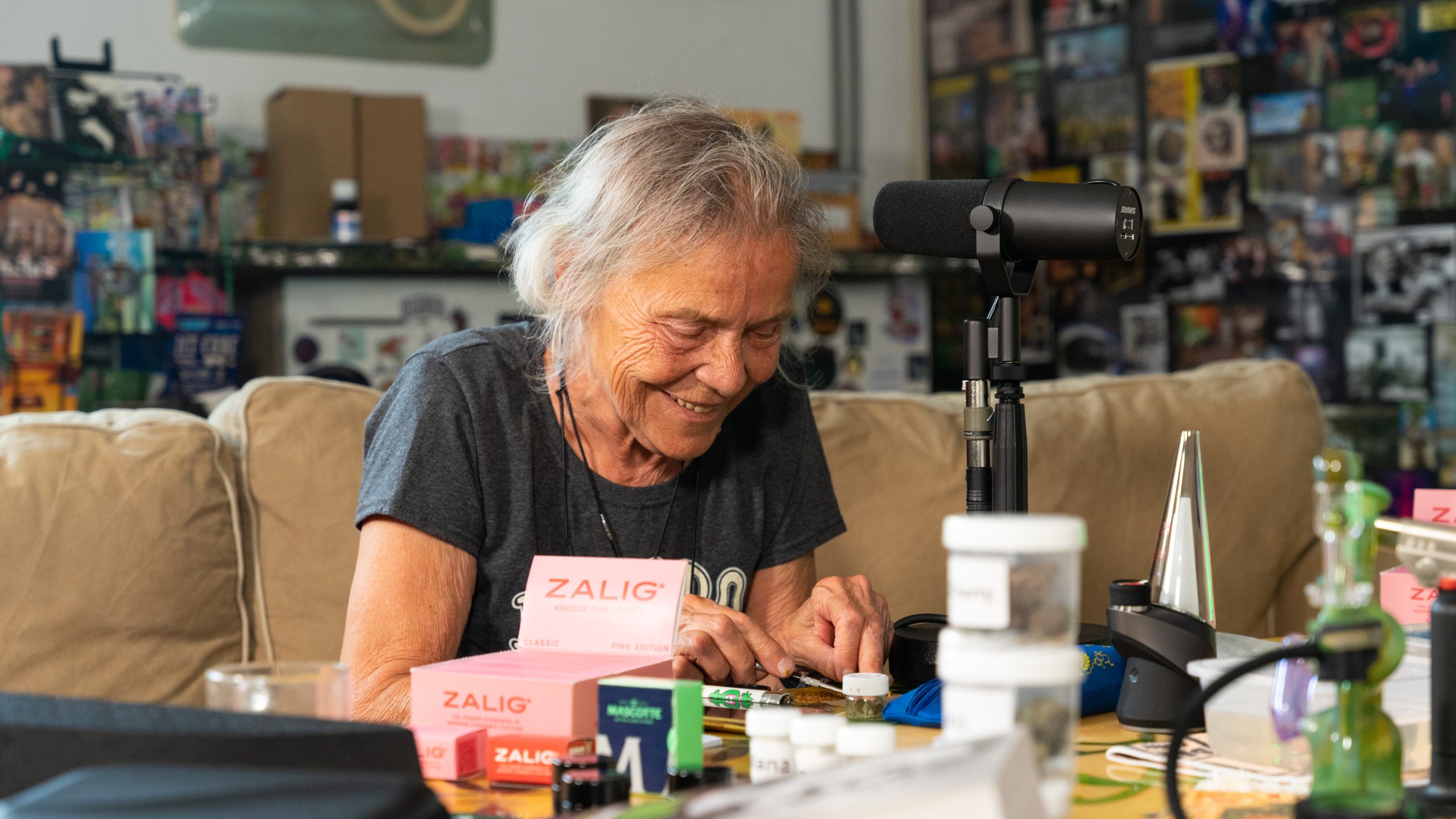 Mila Hashqueen Jansen rolls a joint